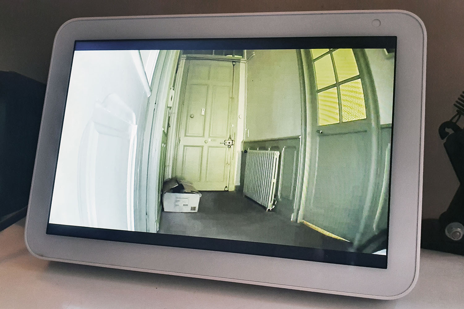 camera-ring-indoor-cam-amazon-echo-show-alexa Visualisation du flux Ring Indoor Cam sur Amazon Echo Show 8 avec Alexa